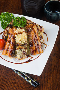 日食美食 在背景上不做或不做海鲜食物熏制鳗鱼盘子寿司白色餐厅美食午餐图片
