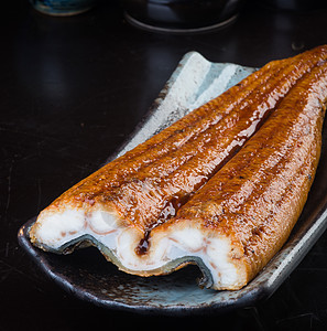 美食 在背景上不做或不做熏制餐厅鳗鱼食物白色叶子盘子午餐海鲜美食图片