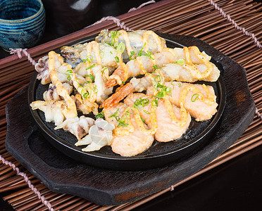 日美菜 背景的热板海鲜食物柠檬贝类盘子油炸扇贝午餐绿色美食健康餐厅图片