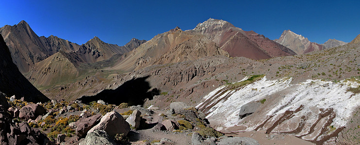 安第斯山脉美丽的山地风景天空踪迹旅行登山者首脑荒野蓝色登山团体顶峰图片