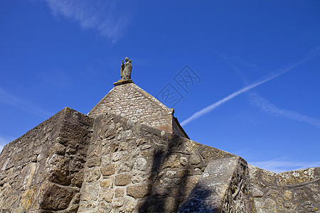 圣奥伯特教堂天空堡垒游客蓝色历史上帝文化遗产历史性教会图片