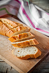 法国面包面包和餐巾纸图片