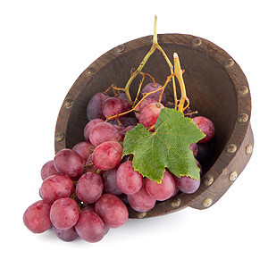 林中新鲜红葡萄浆果绿色紫色盘子水果木头柳条茶点白色收获图片