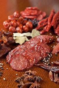 肉类和香肠营养沙拉厨房桌子食物猪肉盘子团体火腿香料图片