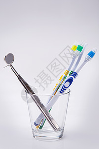 玻璃杯中的牙刷假牙玻璃仪器手术蓝色牙线牙龈口腔科镜子牙医图片