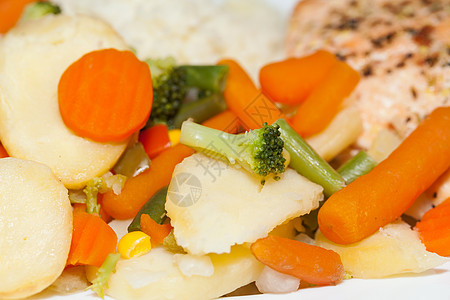 健康饮食 蔬菜鲑鱼和蔬菜营养油炸土豆柠檬辣椒草本植物午餐餐厅鱼片烧烤图片
