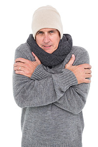 身着温暖衣物的人在取暖衣服中颤抖图片
