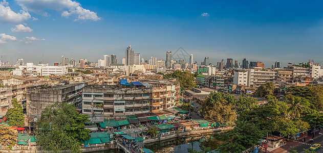 曼谷市和运河沿线旧市场的一个空中景象天际办公室摩天大楼建筑城市天空商业生活建筑学天线图片