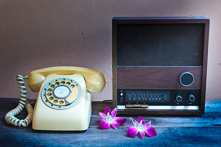 旧收音机和复古电话娱乐棕色频率车站扬声器办公室数字短波体积技术图片