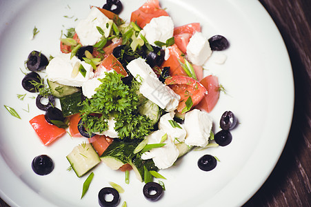 素食希腊沙拉在盘子上胡椒餐厅食物黄瓜菜单沙拉蔬菜背景图片