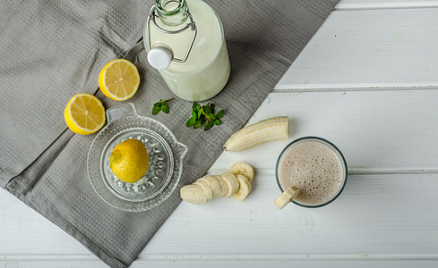 牛奶香蕉自制香蕉冰淇淋牛奶食物饮料桌子黄油热带生物花生甜点香草背景