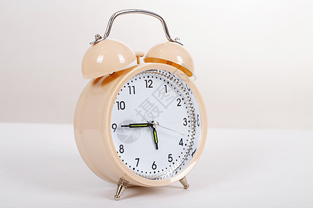 表格上的闹钟钟手表商业数字闹钟褐色时钟时间倒数模拟小时图片