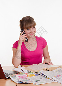 电话簿上用电话号码拨打女孩的电话广告家庭员工失业住宿就业工作服务女士租赁背景图片