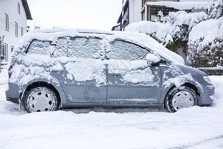 被批评被雪雪覆盖的汽车车辆街道降雪暴风雪冻结季节状况环境公园场景背景