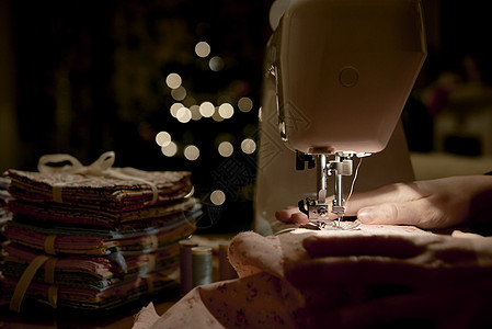 缝织机工艺织物工作劳动衣服裁剪纺织品机器缝纫针线高清图片