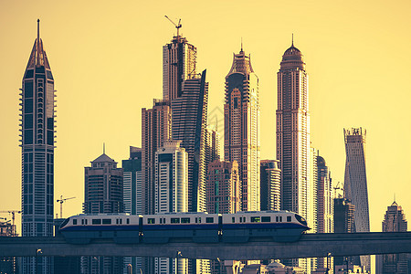 迪拜与地铁之景背景图片