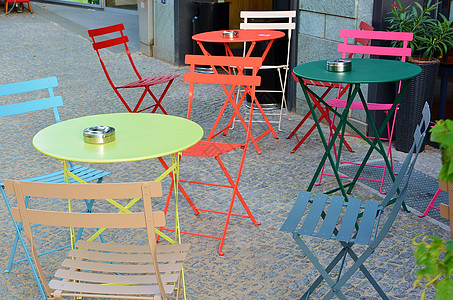 空空街头咖啡厅椅子桌子酒吧咖啡馆长凳露天餐厅背景图片