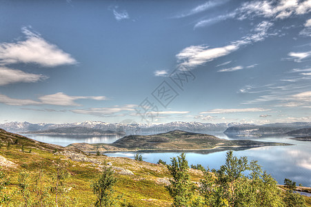 挪威北部地貌景观岩石海岸海岸线旅游全景晴天石头峡湾蓝色港口图片