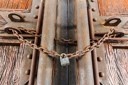 生锈链和主键墙纸入口安全闩锁木头螺栓钥匙监狱金属古董图片