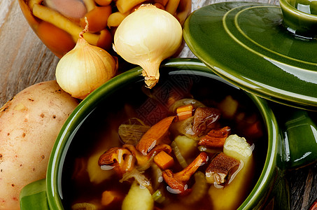 和香奈儿蘑菇汤食用菌饮食健康饮食勺子素食养分午餐晚餐乡村铸铁图片
