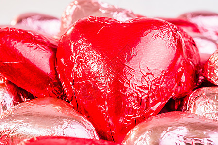 巧克力心心礼物恋爱情怀展示破坏浪漫包装背景图片
