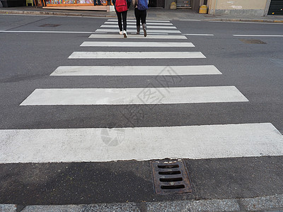 斑马跨越标志人行道路标斑马线交通路面行人穿越街道运输背景图片