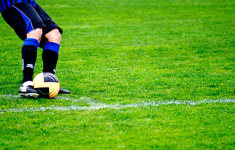 在足球比赛中踢球联盟乐趣玩家分数直流电世界孩子们运球社论体育场图片