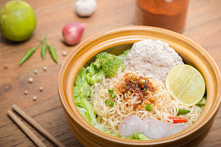 面条美食食物晚餐盘子橙子筷子小吃香料营养杯子图片