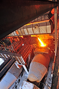 运输熔融的钢桶生产冶炼技术作坊铸造钢厂工厂火花钢包植物图片