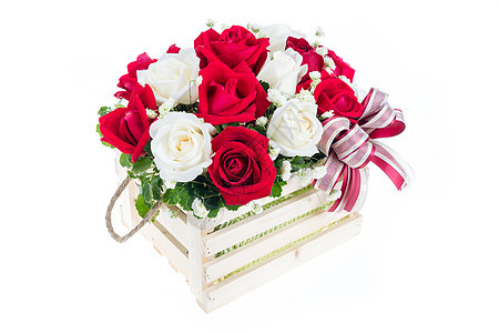 红玫瑰和白玫瑰 放在木篮子中 带美丽的丝带白色玫瑰叶子礼物植物红色庆典婚礼花束花瓣图片