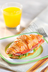 羊角面包三明治水果午餐面包营养火腿沙拉羊角辣椒盘子早餐图片