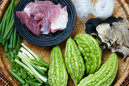 越南菜 苦瓜 土肉面条挂面食物盘子香料碎肉蔬菜胰岛素营养餐厅图片