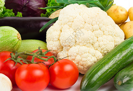 白色背景的新鲜蔬菜 白底食物味道饮食草本植物胡椒木头厨房芳香香料生长图片