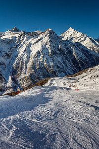 瑞士Zermatt的和山峰岩石高度首脑晴天环境小径天空滑雪者顶峰单板图片