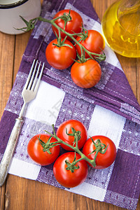 西红茄纺织品黄色白色圆圈紫色水果红色团体食物高清图片
