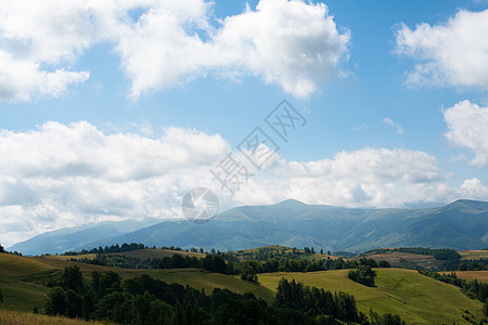 乌克兰喀尔巴阡山脉的景观山腰场地国家旅行地平线生态旅游风景高地丘陵山坡图片