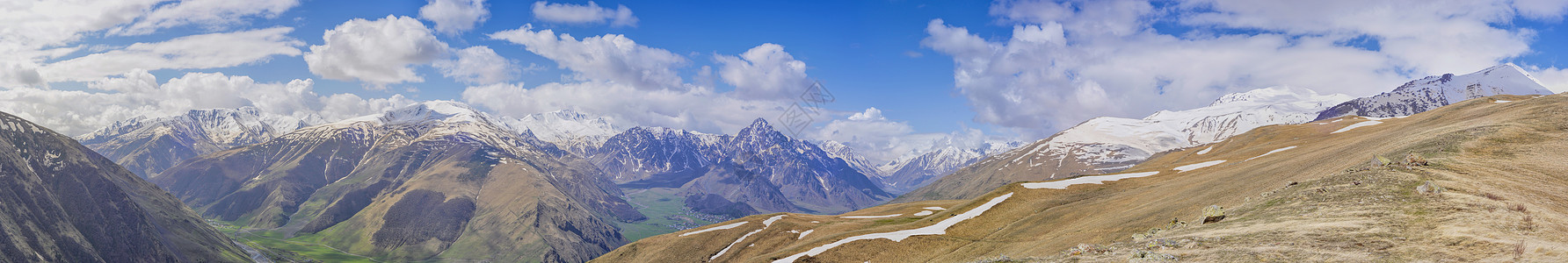 格鲁吉亚Kazbegi风景远足阳光水平美丽顶峰山脉全景山顶首脑图片