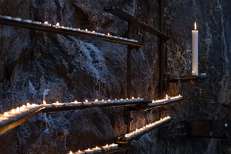 芬兰赫尔辛基教堂详情宗教蜡烛岩石寺庙石头背景图片