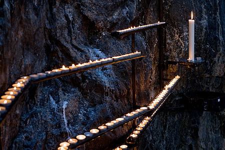 芬兰赫尔辛基教堂详情石头宗教蜡烛寺庙岩石背景图片