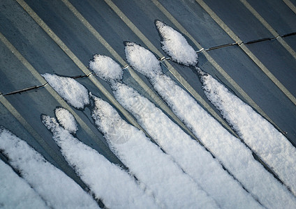 屋顶上的雪花图片