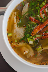中国风格汤猪肉蔬菜食物白色香料美食辣椒图片