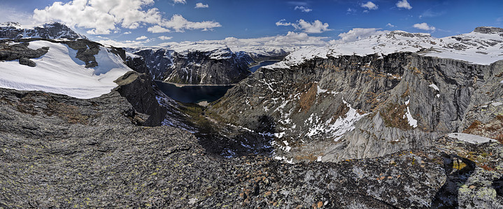 挪威 Trolltunga峡湾全景岩石山脉高山巨魔风景远足水平白色图片