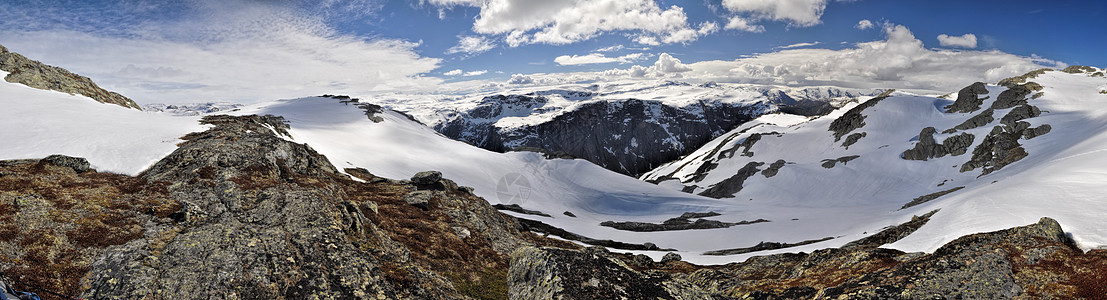 挪威 Trolltunga远足高山巨魔山脉全景岩石水平风景图片