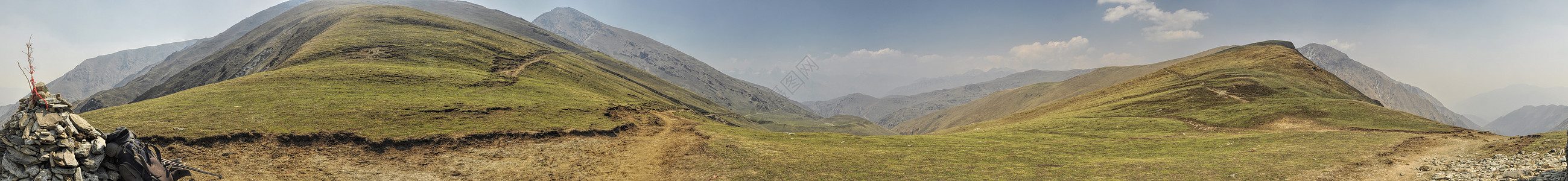 多尔波绿色全景多波水平草地风景远足山脉图片