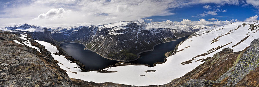 挪威 Trolltunga白色全景高山水平巨魔岩石远足风景山脉峡湾图片