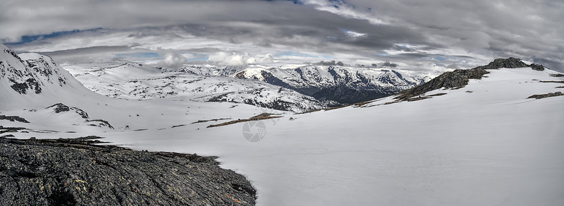 挪威 Trolltunga岩石风景远足水平巨魔全景山脉白色图片