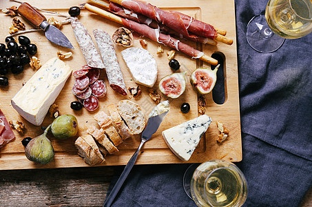 意大利葡萄酒美味食物熏肉烹饪木板盘子面包桌布香肠营养意大利语木头背景