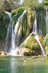 措卡湖波斯尼亚和黑塞哥维那的克拉维自来瀑布场景瀑布运动旅游假期飞溅天堂环境勘探绿色背景