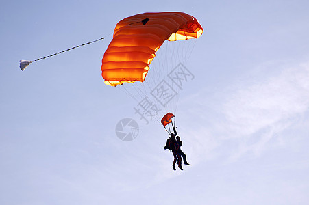 滑行滑动翼型天空天蓝色趣味降落伞背光跳伞双人太阳飞行图片