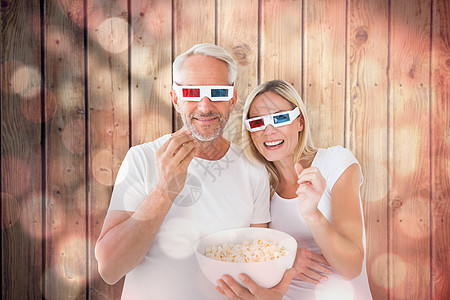 幸福的情侣穿着3D眼镜吃爆米花的综合画面金发女郎女士圆圈夫妻浅色计算机白色数码休闲绘图图片